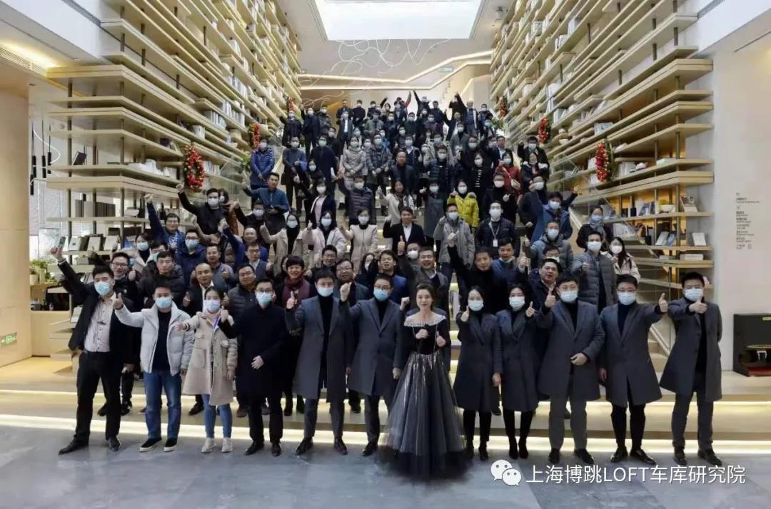 丹东全国一百多人在华侨城汉口道6号参观研讨LOFT专利车库技术！